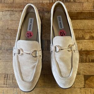 Suede like shoes with gold bar